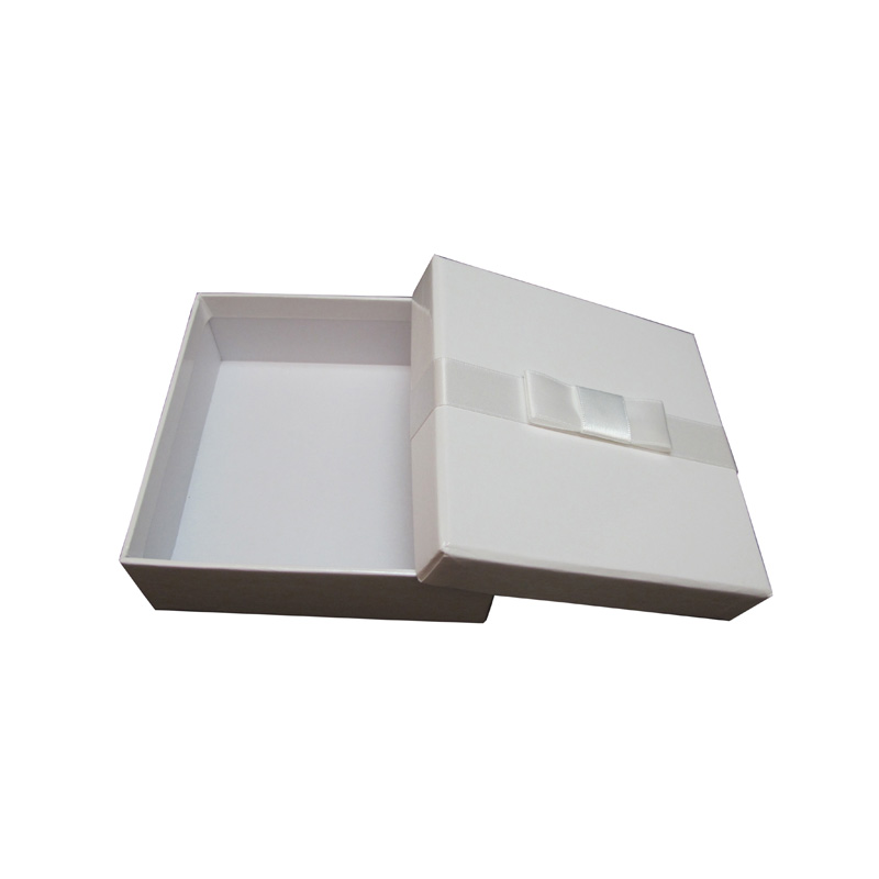 Wholesale Biodegradable Cosmetic Packaging Boxes with Your Own Logo